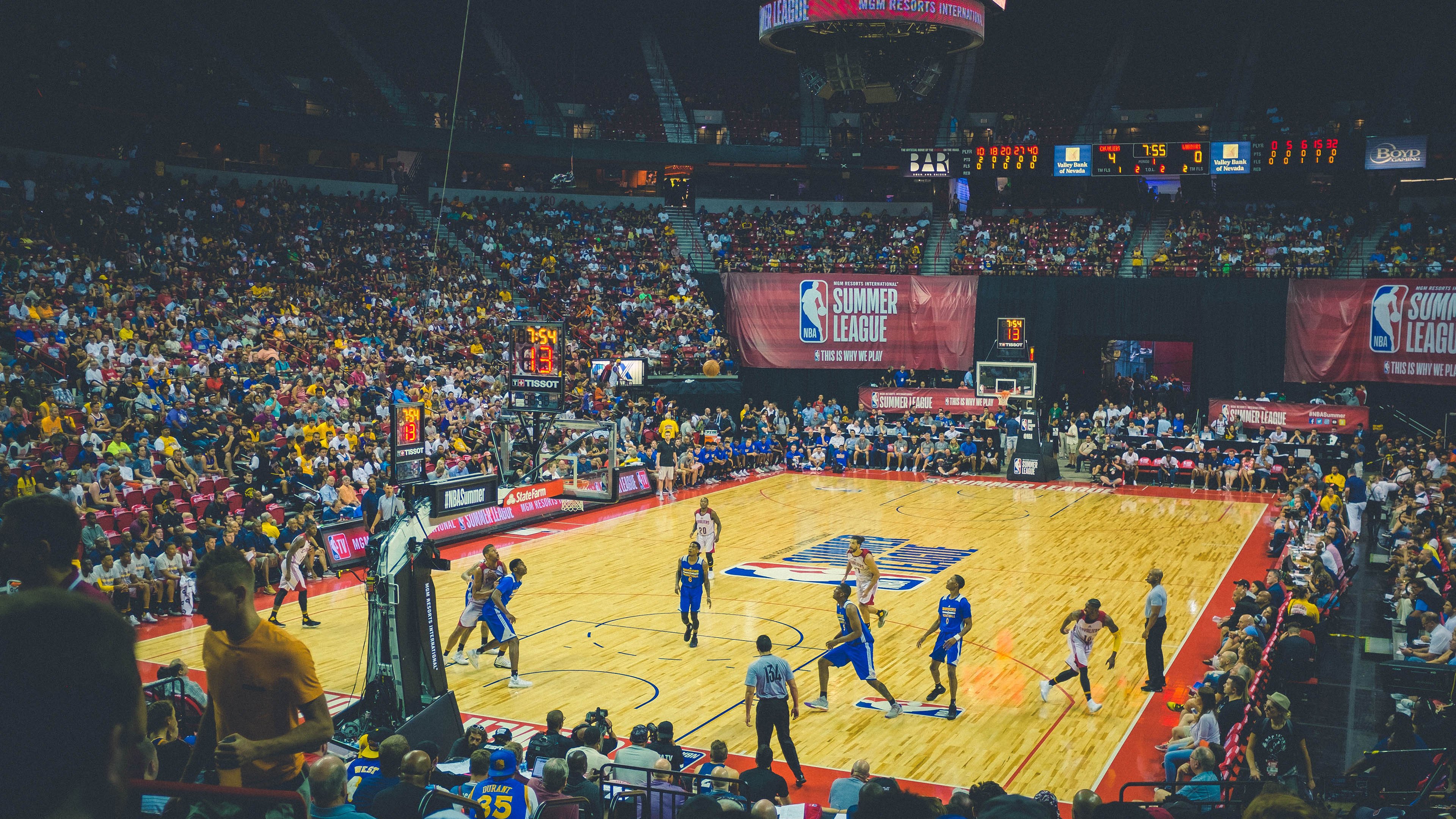 “尼古拉斯·桑特基的快速突破与精准配合,推动美洲狮队成为新一代强队”