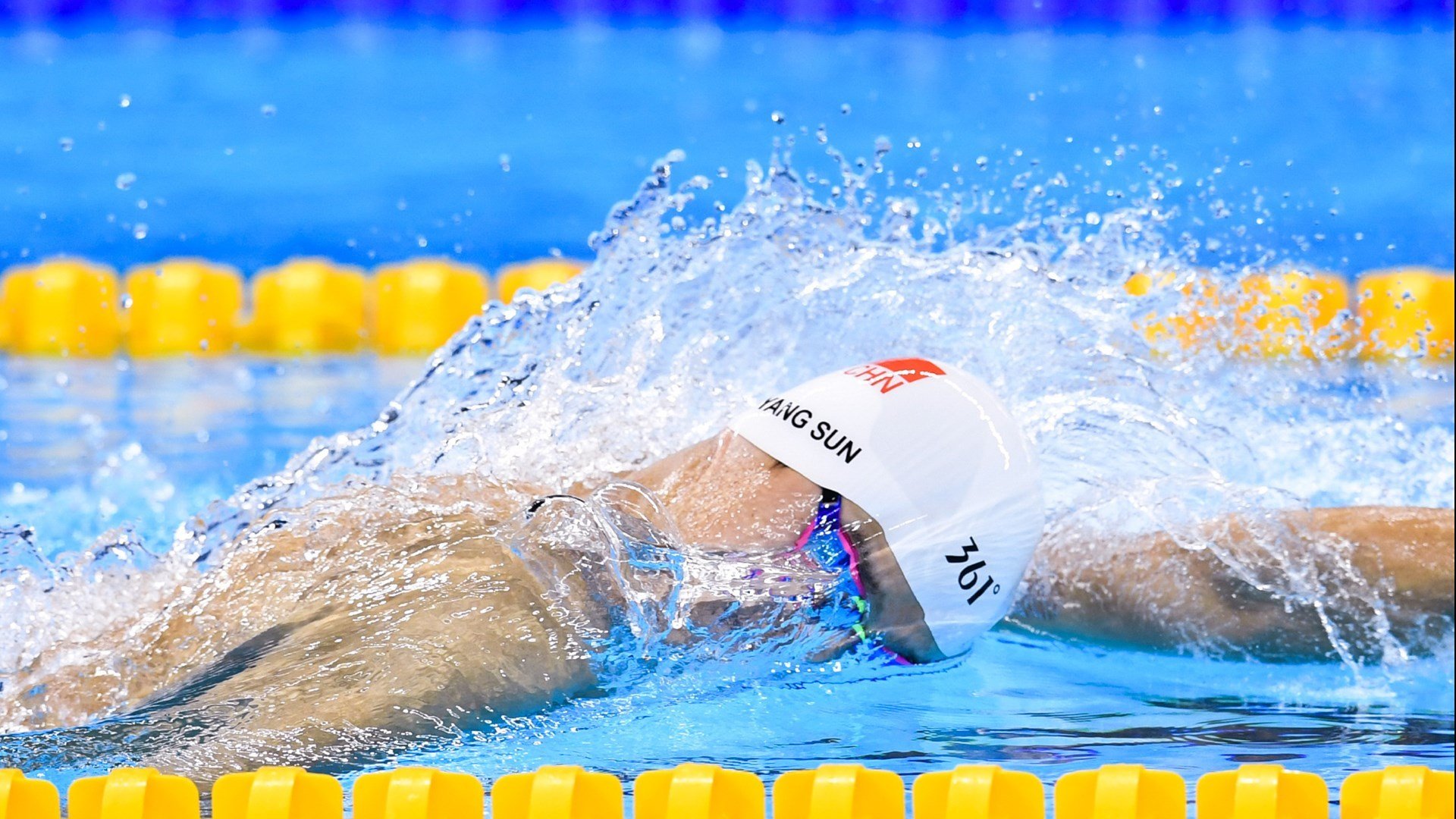 多国球队联合训练营推动多样化战术发展,创新不断涌现,国家队多球训练