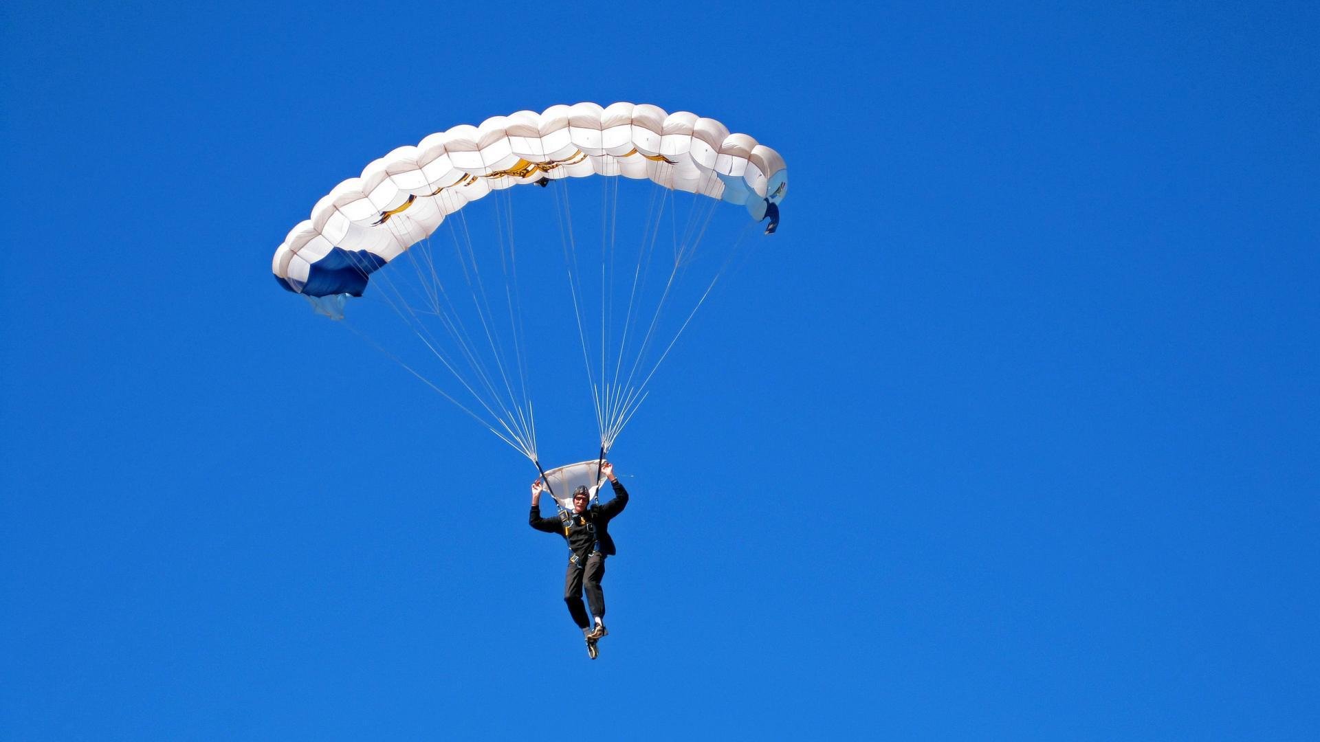 施瓦茨全程紧咬不放 展现比赛张力，施瓦茨是什么意思